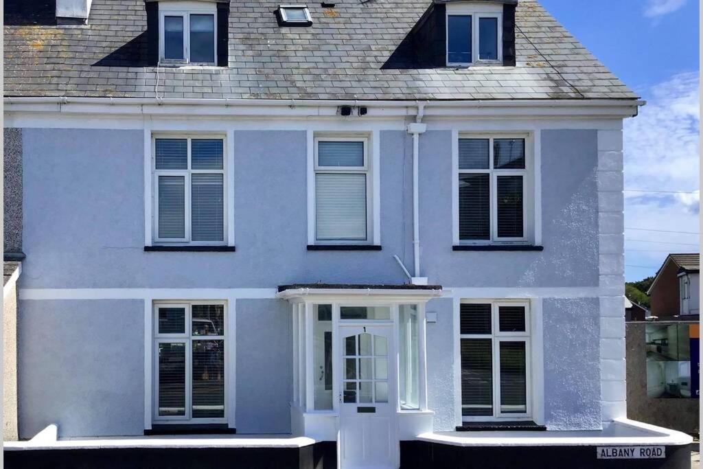 Large 5 Bed 3 Bath House 300 Meters From Beach And Restaurants Newquay  Exterior photo