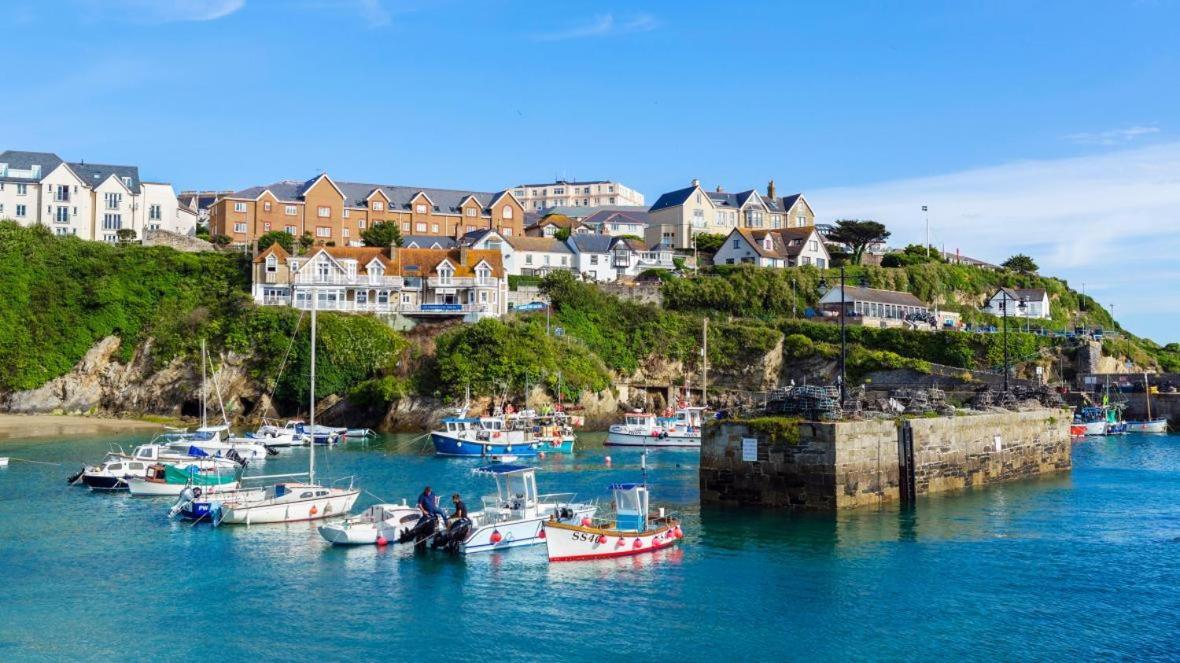 Large 5 Bed 3 Bath House 300 Meters From Beach And Restaurants Newquay  Exterior photo